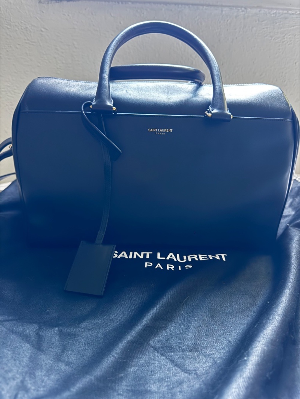 Saint Laurent Black Leather Classic Duffle 6 Bag with Gold Hardware - Picture 5 of 8